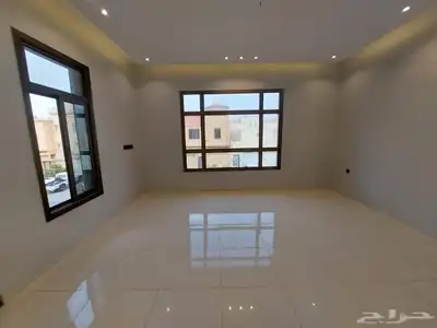 للبيع فله دبلكس دورين وملحق بالخميس حي درة الموسي 15