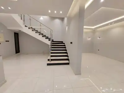 للبيع فله دبلكس دورين وملحق بالخميس حي درة الموسي 10