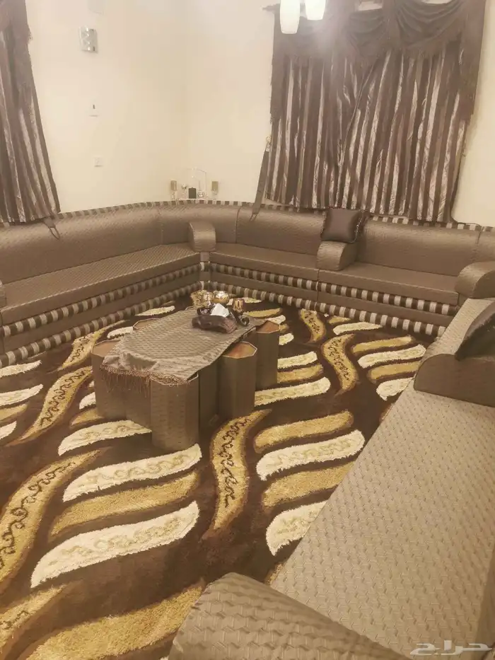 كنب مجلس رجال ونساء مع الفرش والستاير على السوم 3