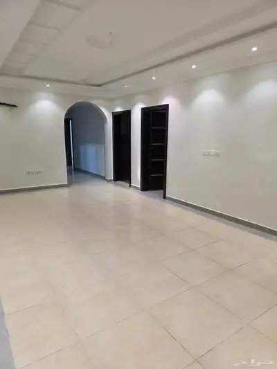 شقه 6 غرف مجدده للايجار حي المنار 0