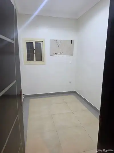 شقه 6 غرف مجدده للايجار حي المنار 4