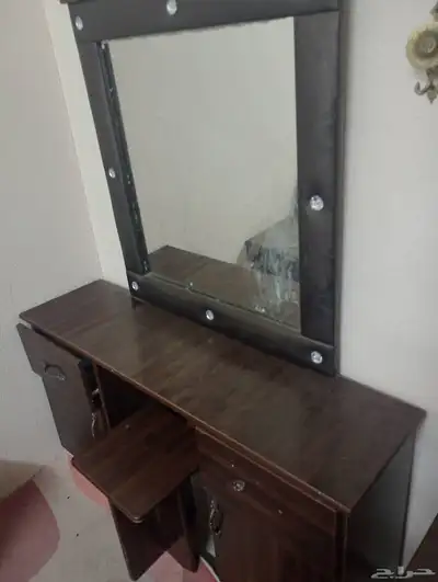 غرفة نوم وغرفة معيشه وسرير اطفال وسرير خشب 1
