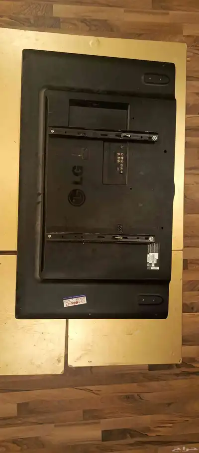 شاشه للبيع ال جي خربانه من غير اي ملحقات 2