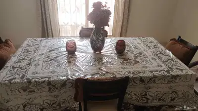 طاولة سفرة و كراسي و ديكور منزلي 2