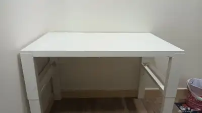 3 مكاتب و كرسين 7