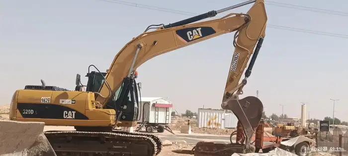 للايجار بوكلين CAT حفر مباني هدم مباني مقاولات يوميات قطوعه 0
