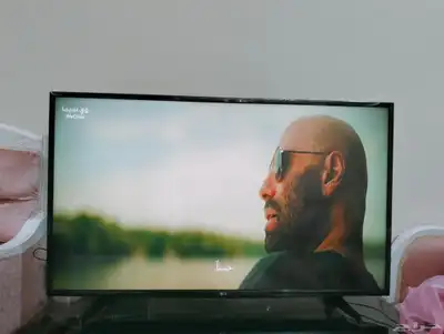 شاشة 50 بوصة LG معها حامل و رسيفر 0
