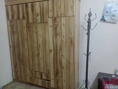 غرفة نوم وغرفة معيشه وسرير اطفال وسرير خشب 5