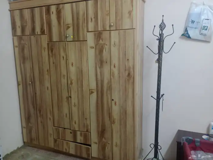 غرفة نوم وغرفة معيشه وسرير اطفال وسرير خشب 5