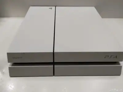 سوني 4 فات سبب البيع عندي سوني 5 مع اسلكه 2
