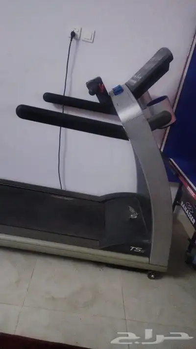 سير جري امريكي treadmill T5 من شركة Life fittness 3