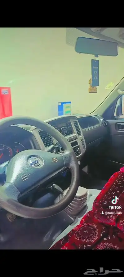 نيسان ورفان 8