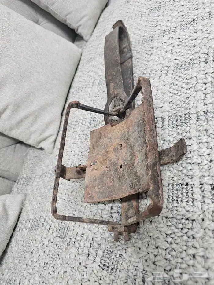 فخ حديد لصيد الذيب او الكلاب المتوحشة 0