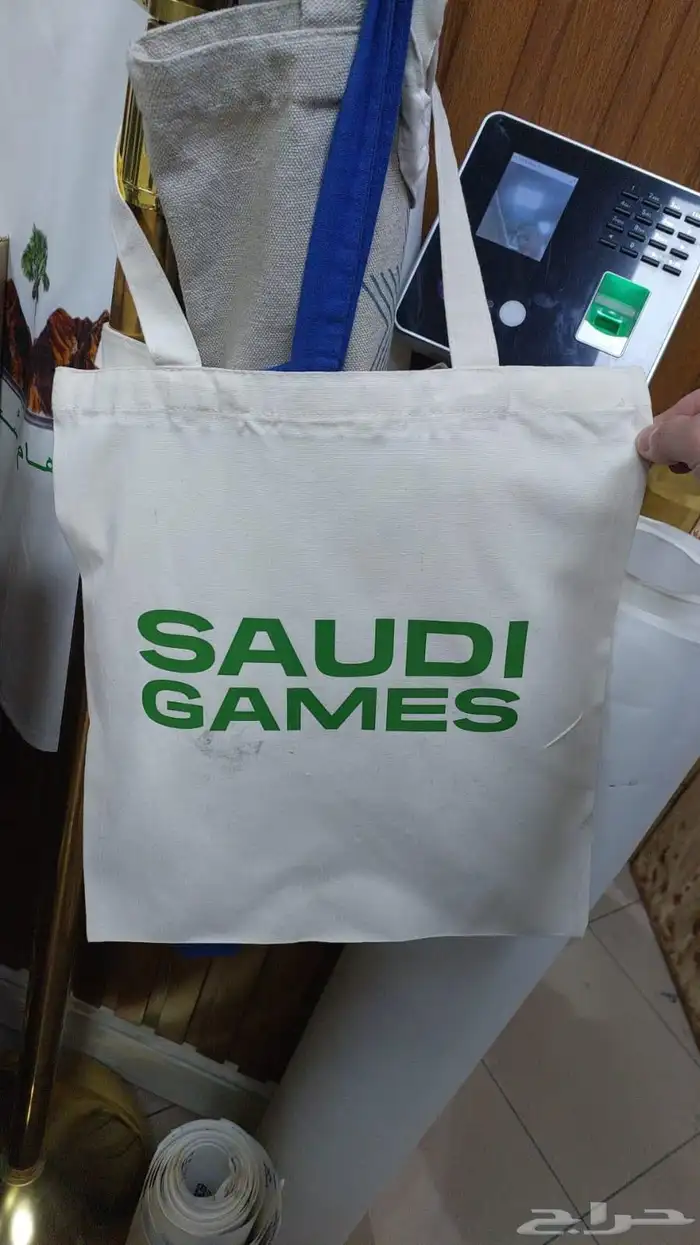 طباعة بوكسات واكواب واستيكر 8