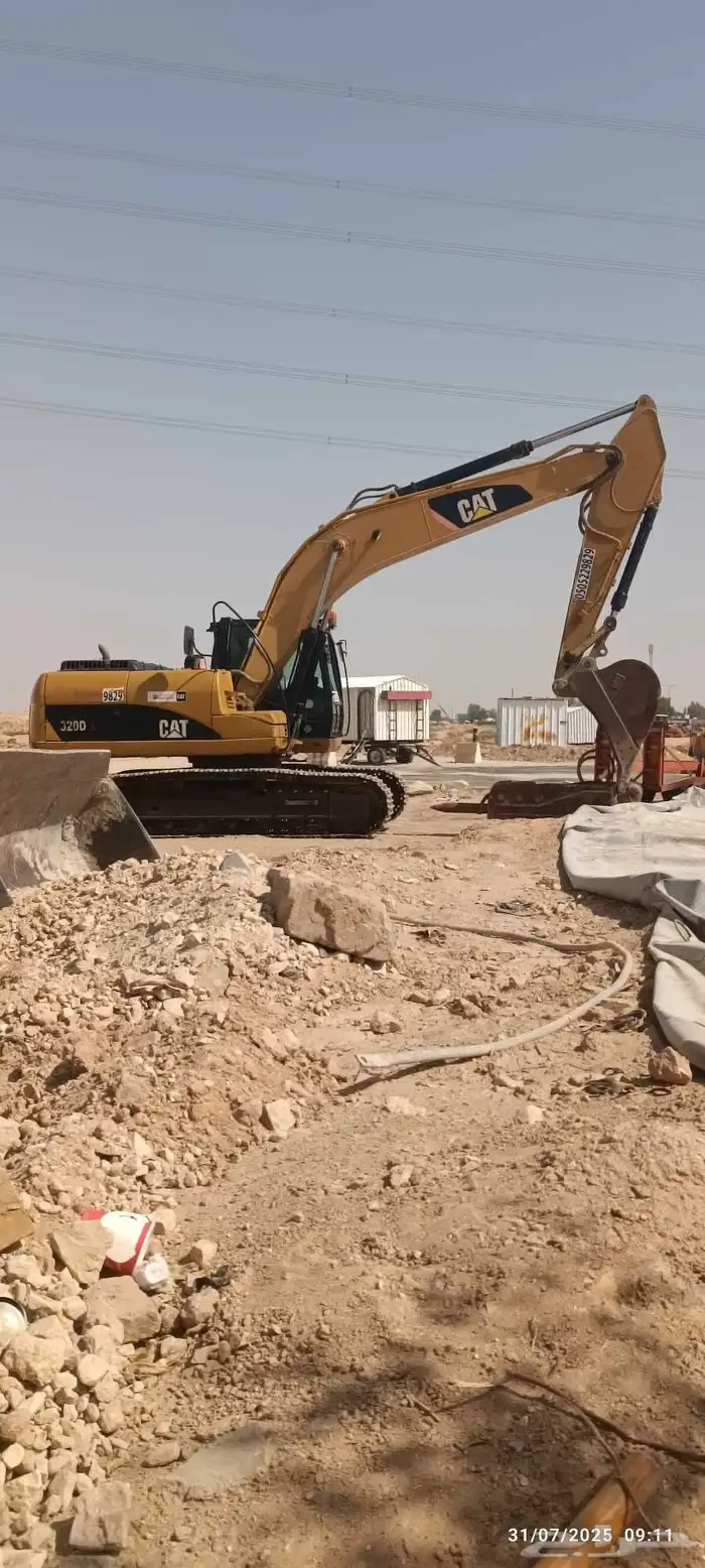 للايجار بوكلين CAT حفر مباني هدم مباني مقاولات يوميات قطوعه 1