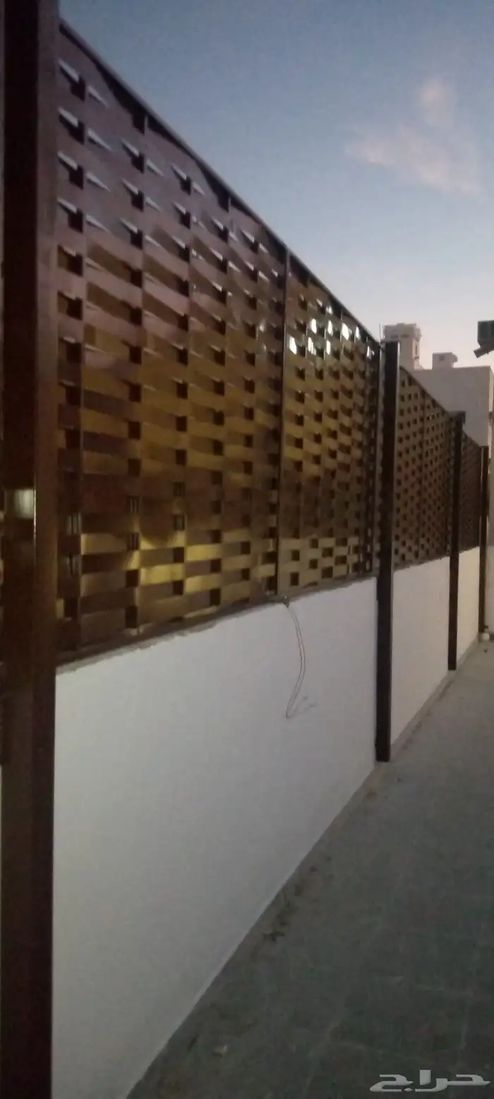 مظلات سيارات سواتر حديد سندويش بنل 2
