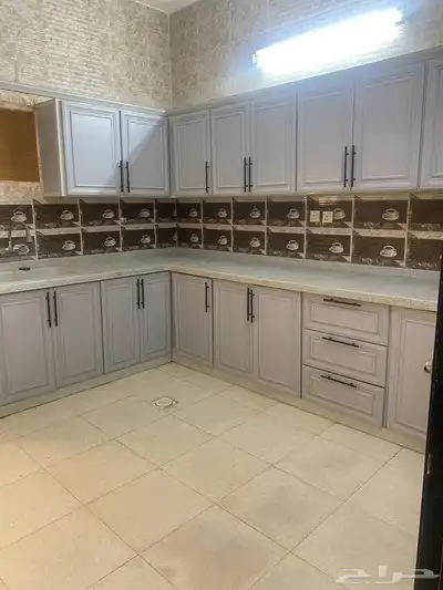 شقة اربع غرف صاله مطبخ راكب حمامين للايجار عوائل 5