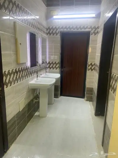 شقة اربع غرف صاله مطبخ راكب حمامين للايجار عوائل 2