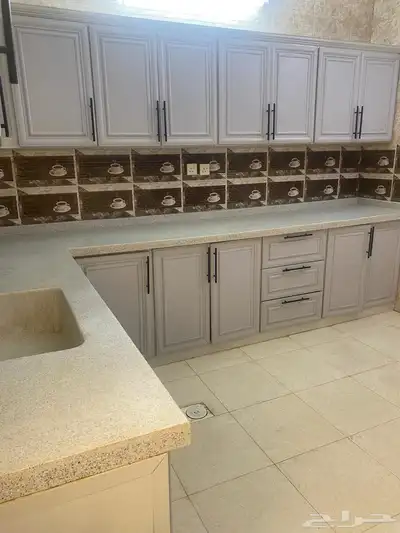 شقة اربع غرف صاله مطبخ راكب حمامين للايجار عوائل 6