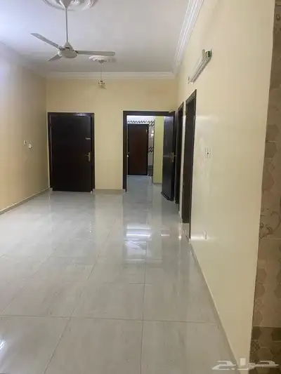 شقة اربع غرف صاله مطبخ راكب حمامين للايجار عوائل 1