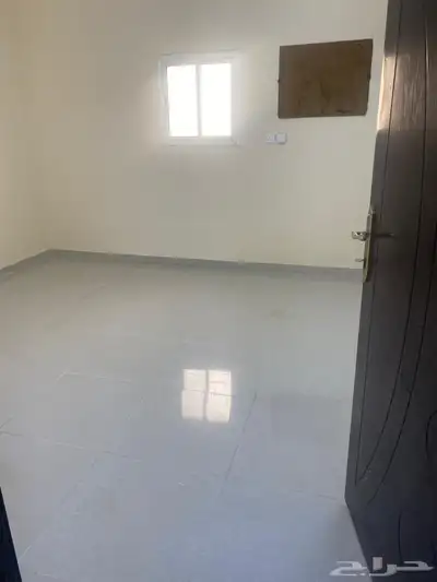 شقة اربع غرف صاله مطبخ راكب حمامين للايجار عوائل 8