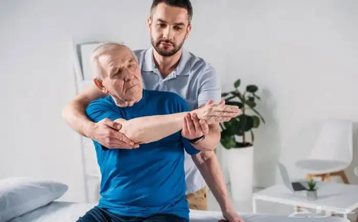 أخصائي علاج طبيعي وتأهل طبي 0