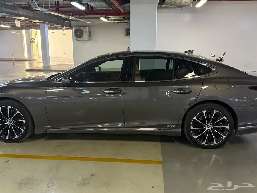 لكزس LS500H 2022 2