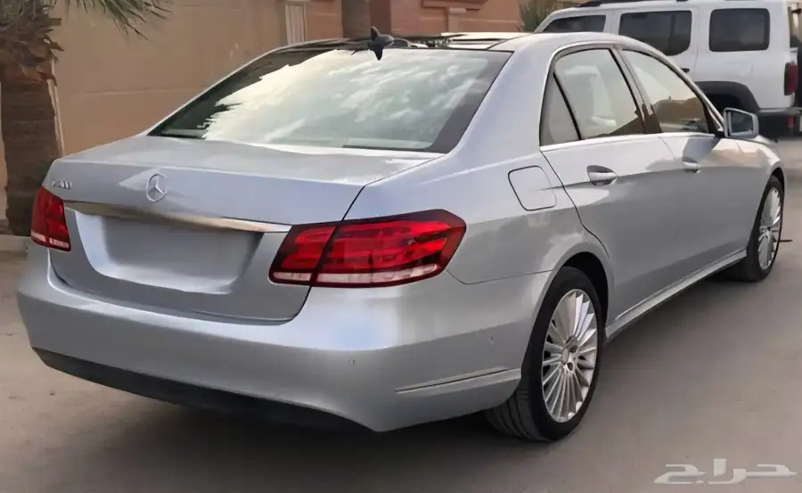 للبيع مرسيدس E300 لون مميز وجميل جدا 4