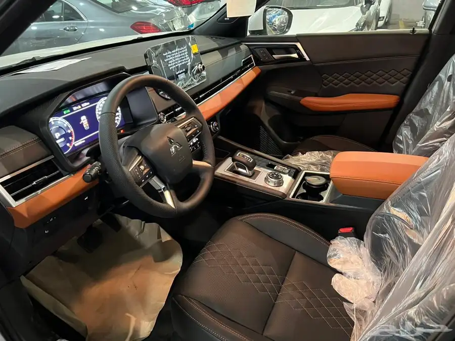 ميتسوبيشي اوتلاندر بريميوم 2025 7