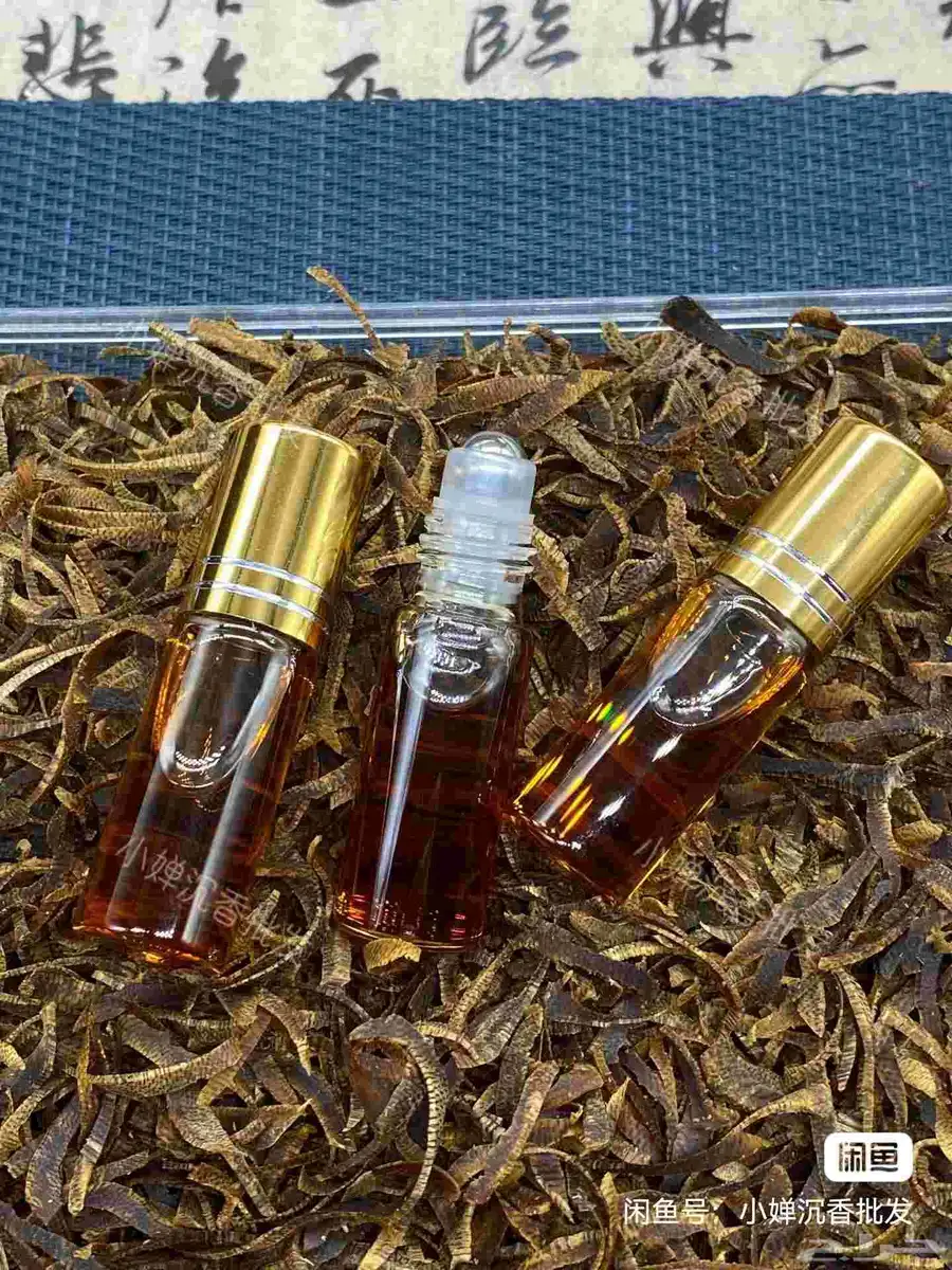 The agarwood essential oil is 100 riyals for 2 grams. 2