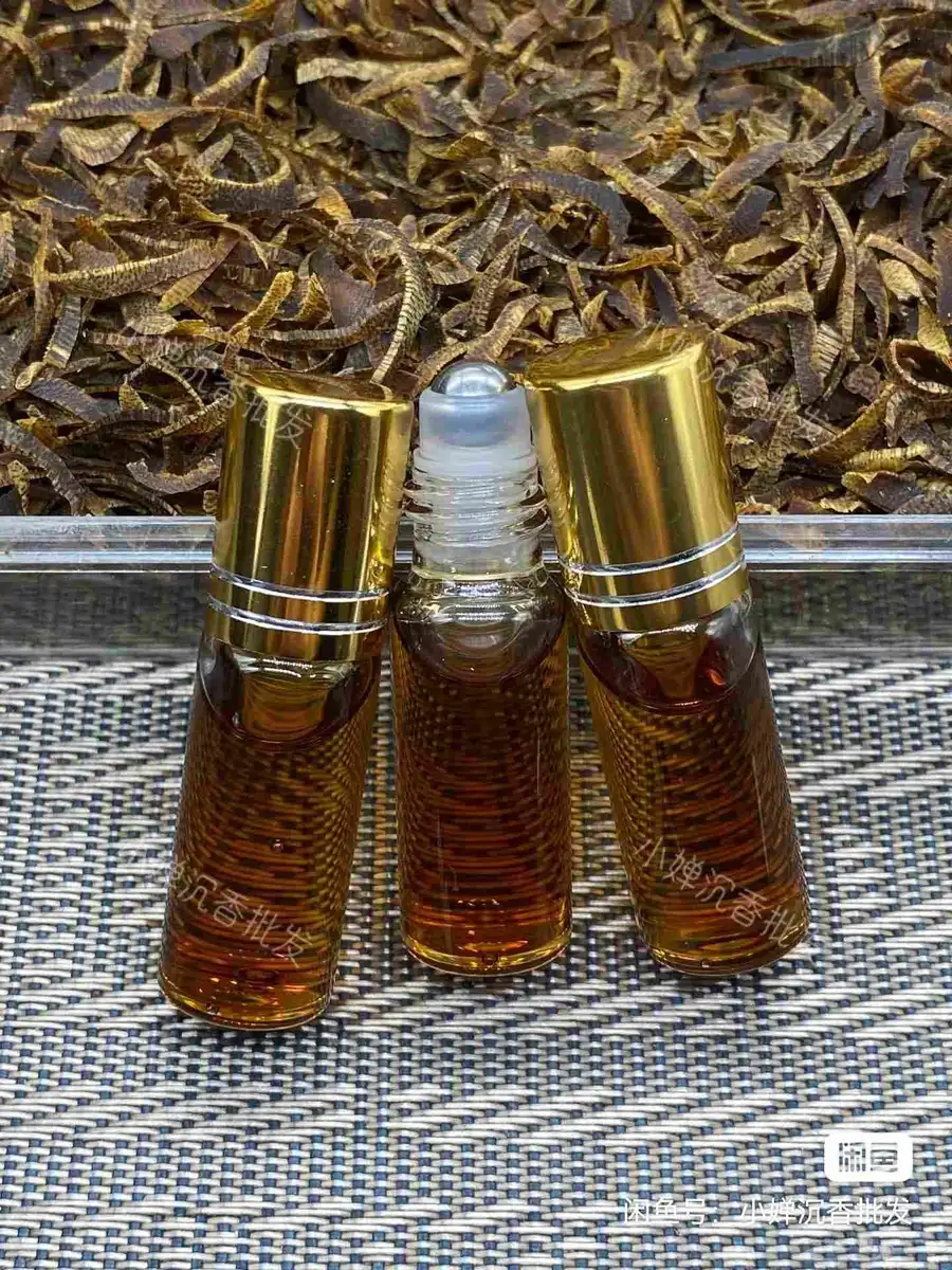 The agarwood essential oil is 100 riyals for 2 grams. 0