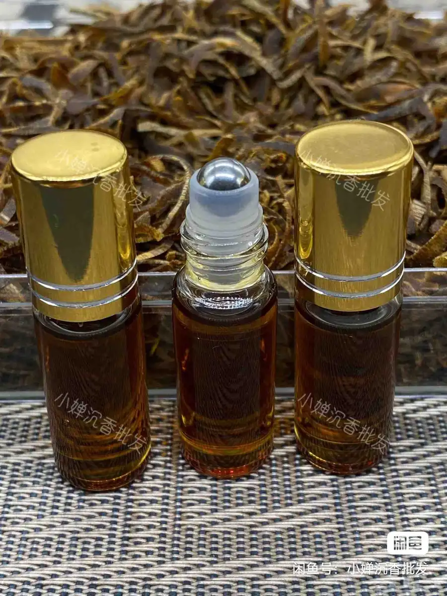 The agarwood essential oil is 100 riyals for 2 grams. 1