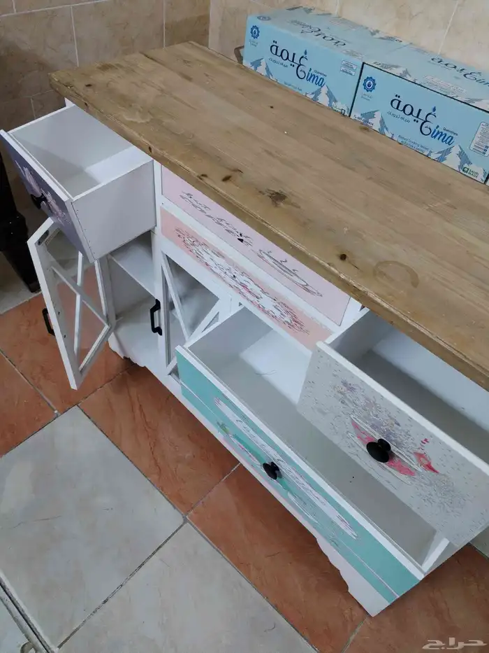 دولاب اغراض مع طاوله صغيره 3