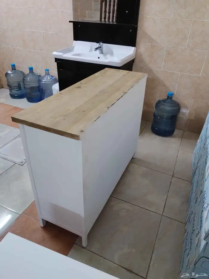 دولاب اغراض مع طاوله صغيره 2