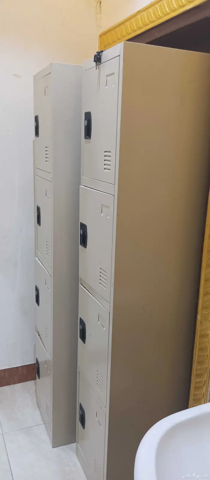 سرير ومرتبه و 2مخدة و 2دولاب حديد 3