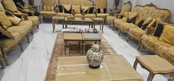 كنب مجلس كلاسيك فخم وشبه الجديد 2