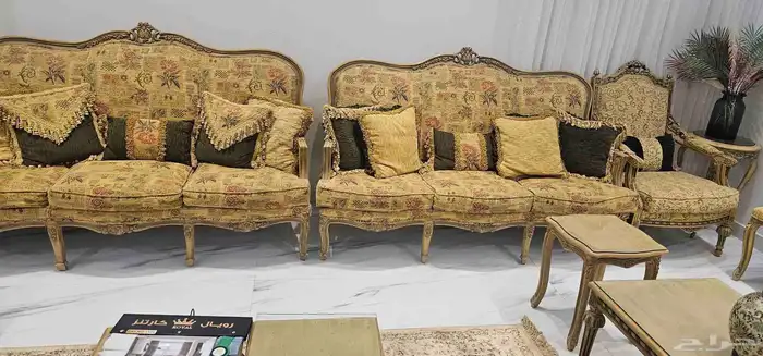 كنب مجلس كلاسيك فخم وشبه الجديد 1