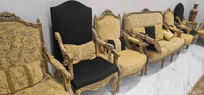 كنب مجلس كلاسيك فخم وشبه الجديد 3