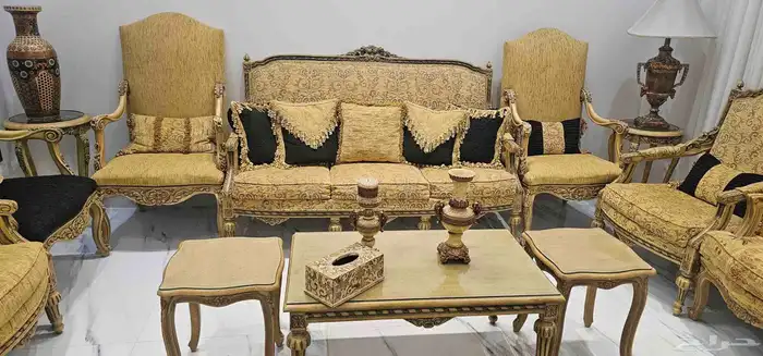 كنب مجلس كلاسيك فخم وشبه الجديد 4