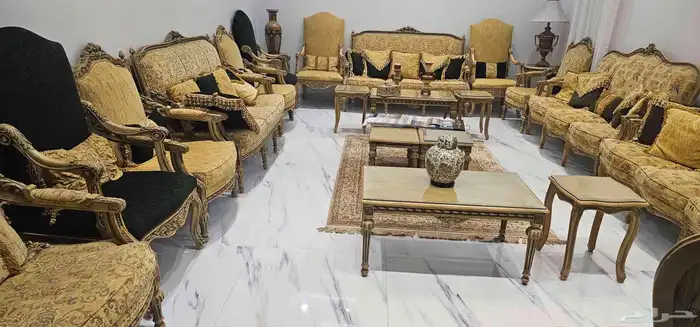 كنب مجلس كلاسيك فخم وشبه الجديد 0