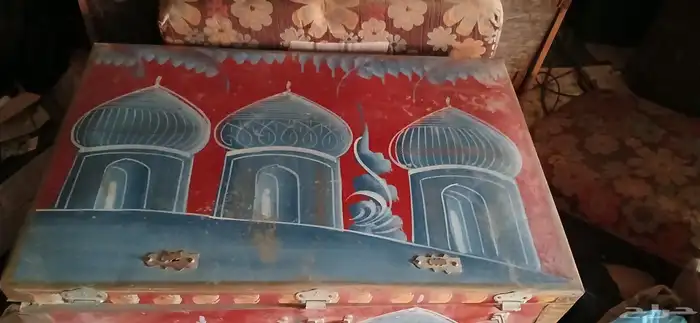صندوق و تلفزيون قديم 3