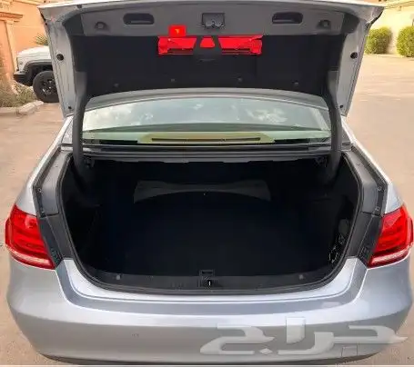 للبيع مرسيدس E300 لون مميز وجميل جدا 8