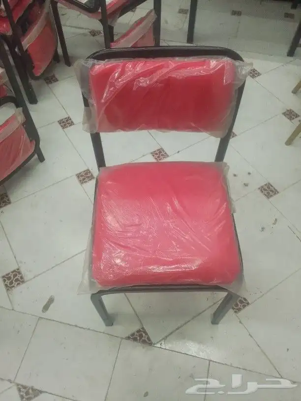 14 كرسي واربع طاولات متر في متر 2