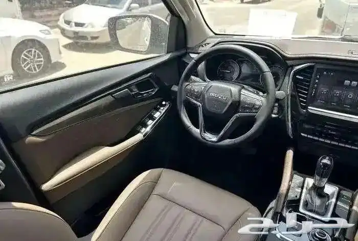ايسوزو MUX 2024 4