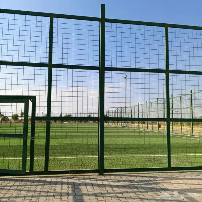 نقوم بتوريدوتركيب جميع انواع الشبوك والملاعب 5