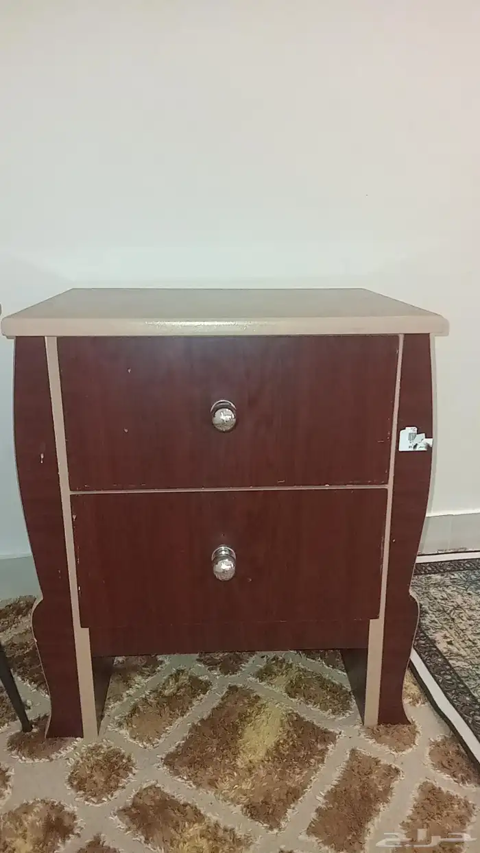 طاولة اغراض نضيفه وجديده استخدام قليل جدا 3