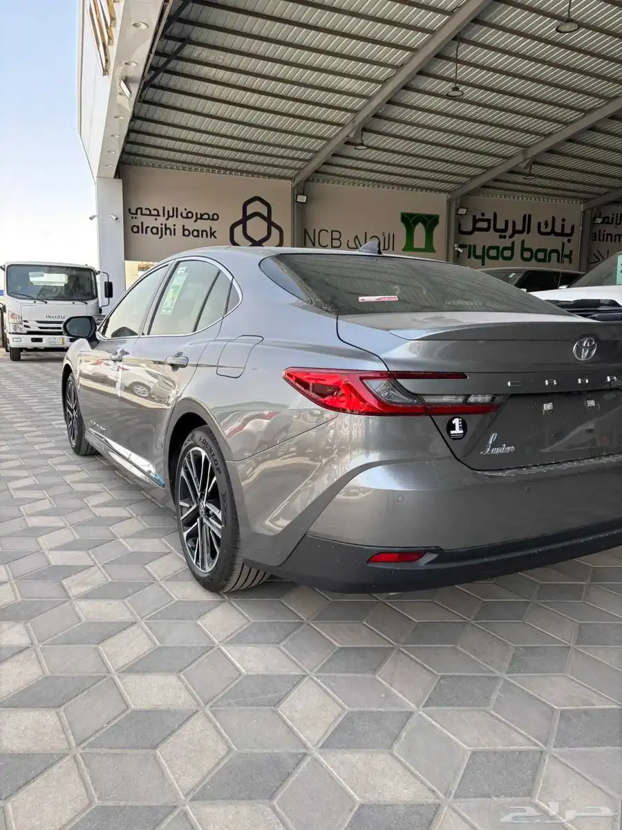 تويوتا كامري لومير هايبرد 2025 11