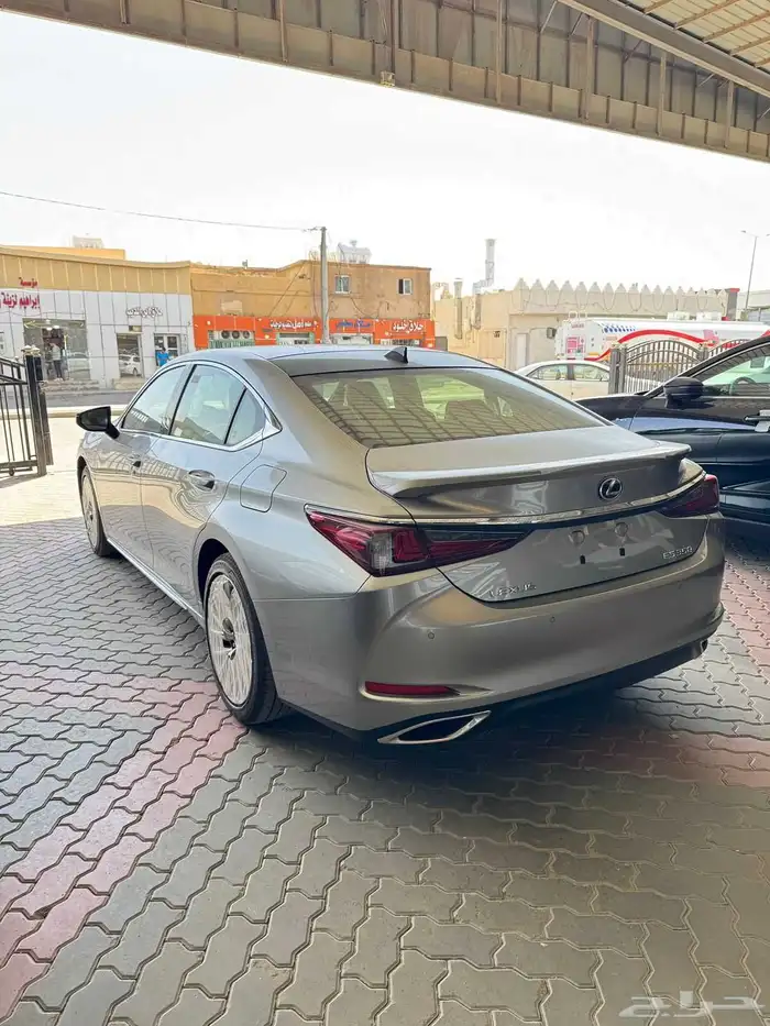 لكزس تيتانيوم ES 350 سعودي 2025 2