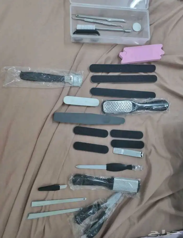 مجموعة عناية بالأظافر والقدمين. 25 قطعة 2