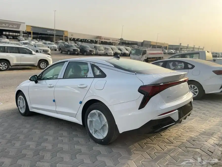 كيا k5 gls 2025 1